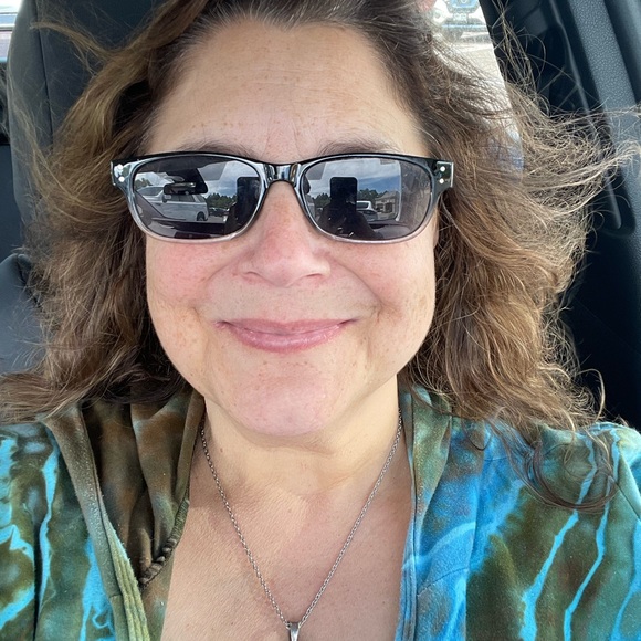 Meet your Posher, Lara - Picture 4 of 4